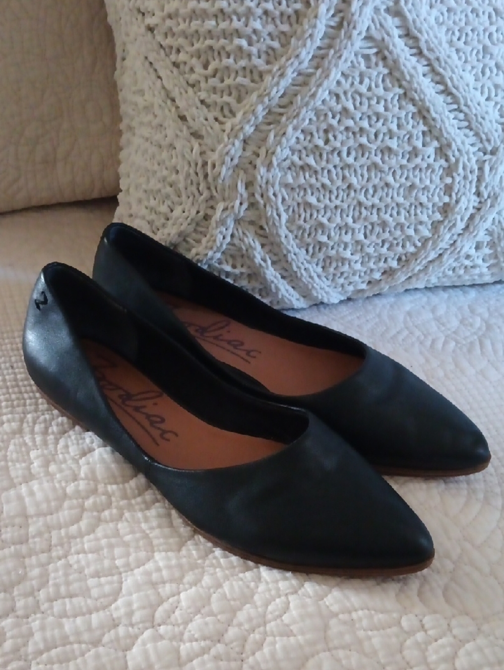 Zodiac Black Flats Size 9.5
